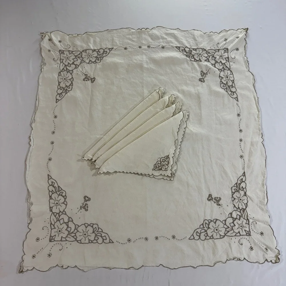 Vintage Linen Tablecloth 4 Napkins Cream Floral Cutwork Embroidery 33